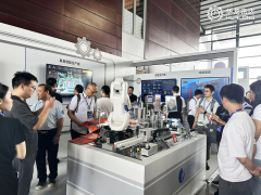 华龙工鸿工业操做系统发布PLC和具身智能 华龙工鸿工业操做系统发布PLC和具身智能